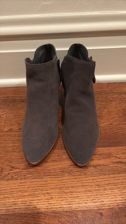 Vince Camuto size 7M