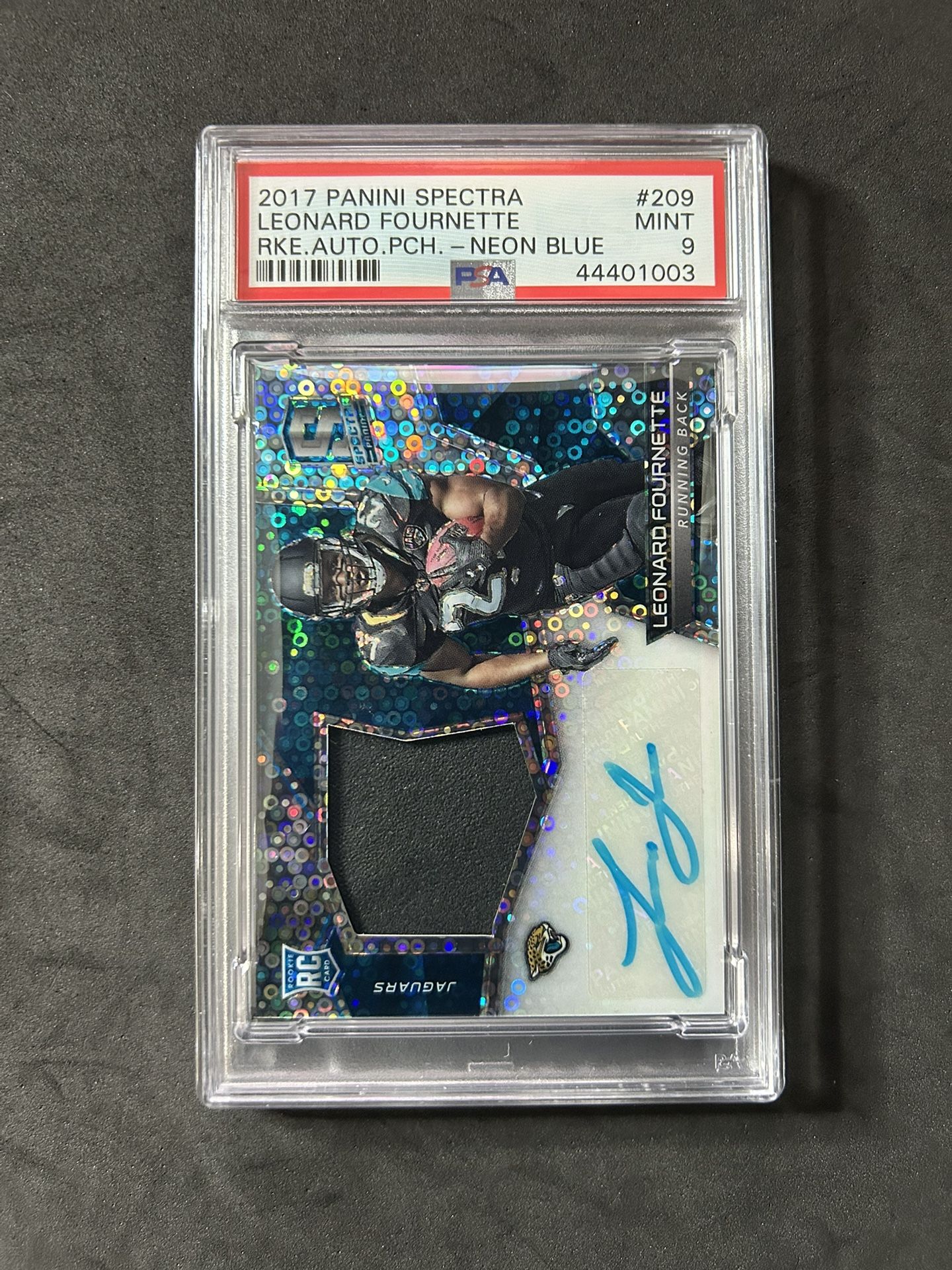 Leonard Fournette RC Auto Player Worn /75 2017 Panini Spectra Neon Blue PSA 9