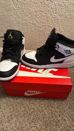 Air Jordan 1 Mid Black White Sneakers