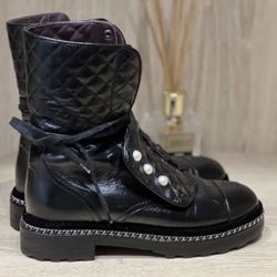 Chanel Black Crackled Calfskin Leather Combat Biker Boots Pearl Size.41 (US 8 1/2)