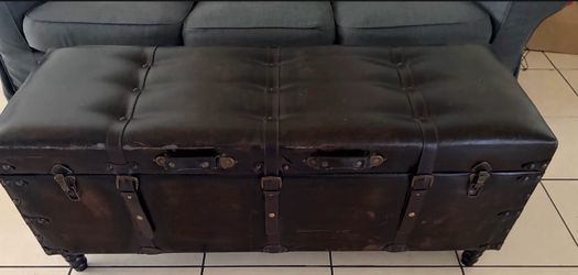 Tufted Leather Storage Trunk Ottoman