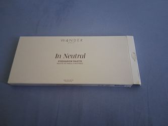 Wander eye shadow palette