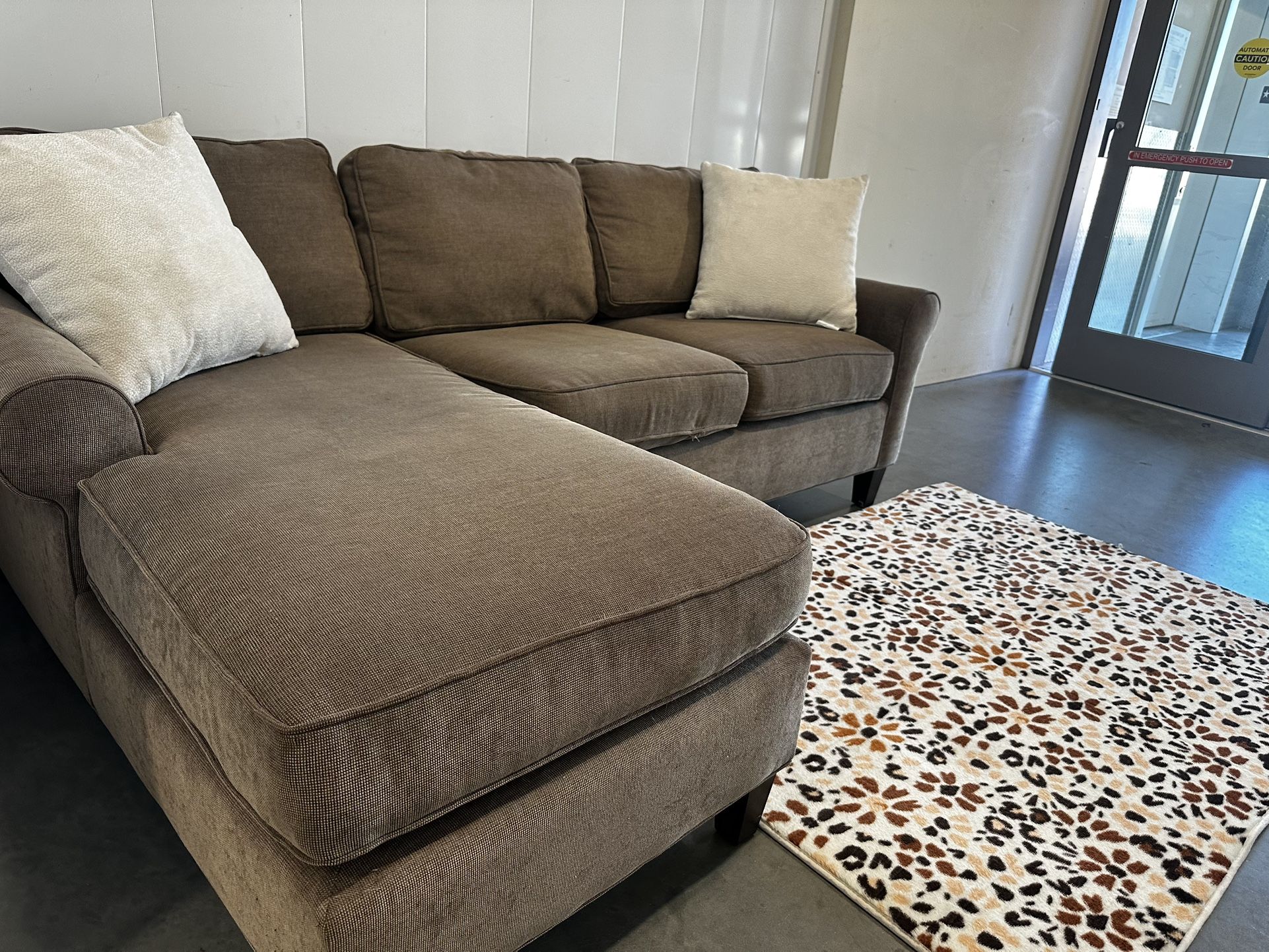 GRAY SECTIONAL COUCH W/ FREE DELIVERY