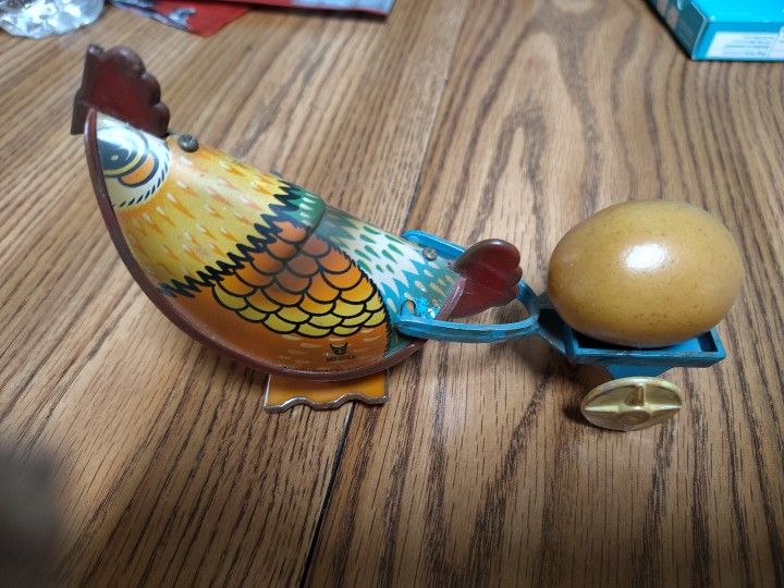 The Antique Windup Chicken Walking Clockwork Toys Vintage Chicken with Egg Wagon