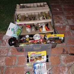 Fishing tackle box