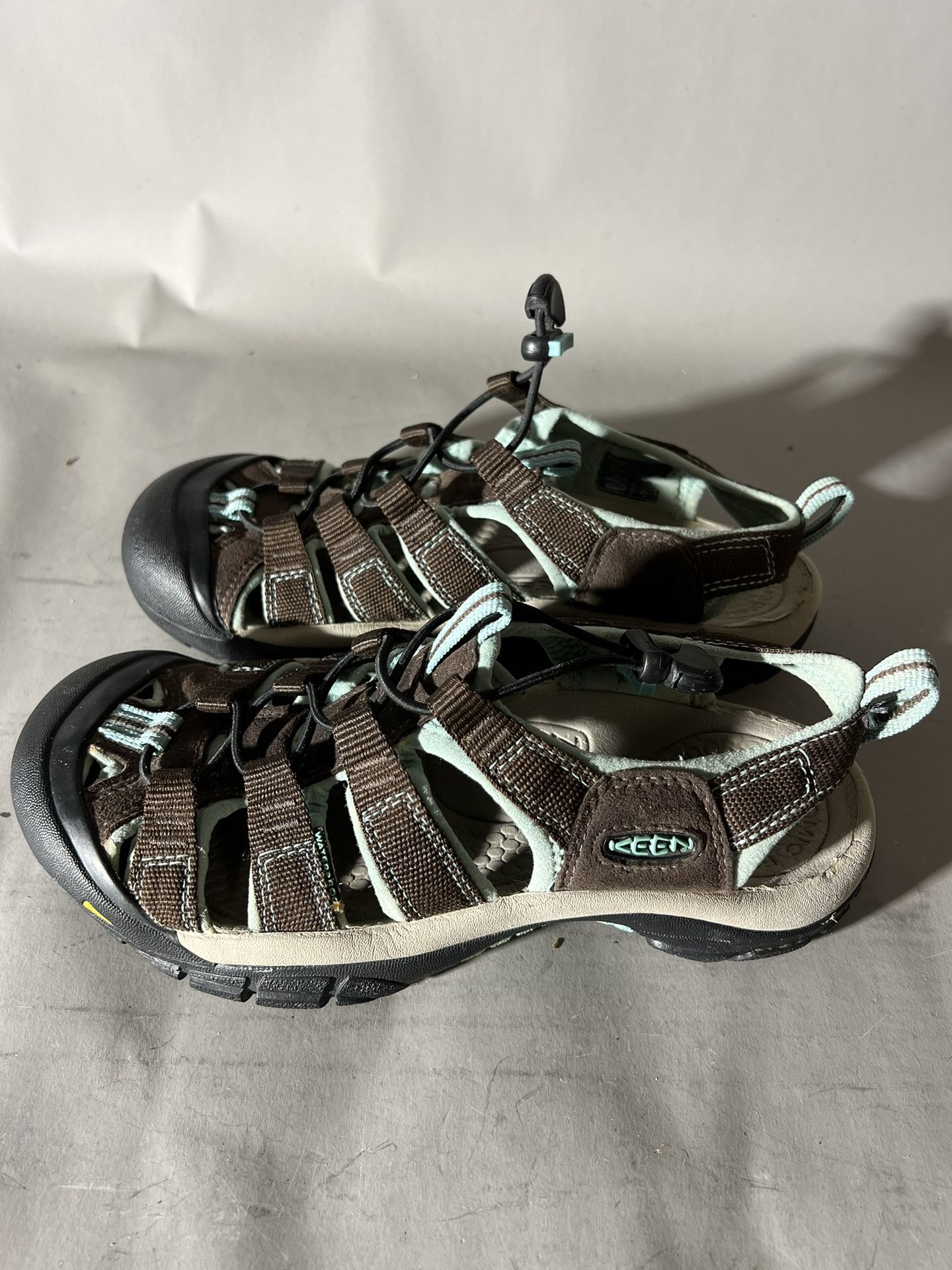 Keen Sandals Sz 7