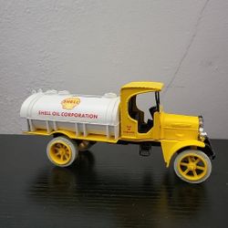 Ertl 1925 Kenworth Tanker Truck Shell Oil Corporation # 9249 Coin Bank 