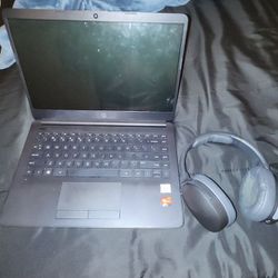 Hp laptop, with Bluetooth headphones and curved Samsung monitor