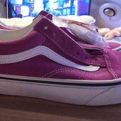 Pick up ONLY NEW Vans US Men: 4.5 Womens: 6.0