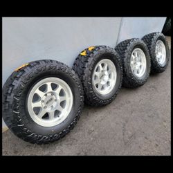 17" METHOD MR701  w/ 33" RBP tires 