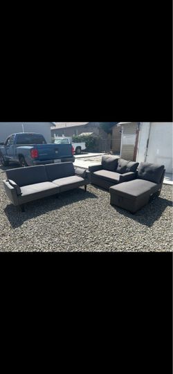 Compete couch sets in excellent condition