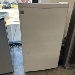 GE Mini Fridge