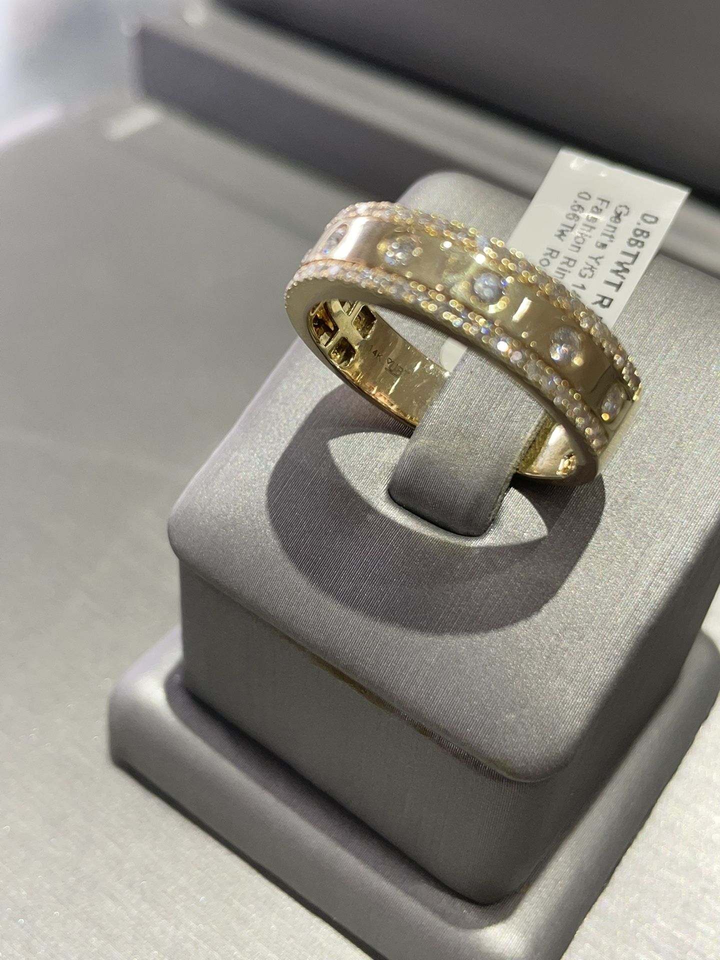 Men’s 14k Yellow Gold Ring With Round Diamonds
