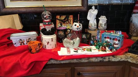 Disney Box.    Includes. Vase (not In Main Picture). Added Signs From The Other Ad. Added Disney Ornament Display