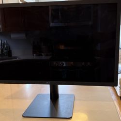 LG 24inch UltraFine 4K Monitor,  Great Condition, Adjustable Stand Included