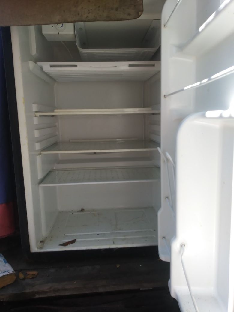 2 SMALL REFRIGERATORS FOR SALE for Sale in Santa Ana, CA OfferUp