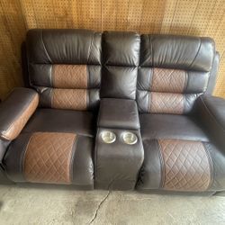 Sofa unbroken recliner in perfect condition