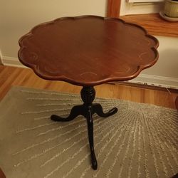 Vintage Pie Crust Table 