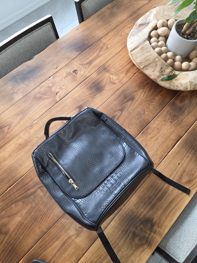 Tote And Cary Black Leather Backpack