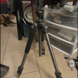 Raveli APGL4 Professional 70" Tripod with Adjustable Pistol Grip Head