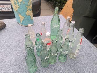 Lots of 14 vintage Coca-Cola soda bottles