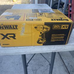 Dewalt 20v Max 1/2 High Torque Impact Wrench With Hog Ring Anvil Kit Open Box 