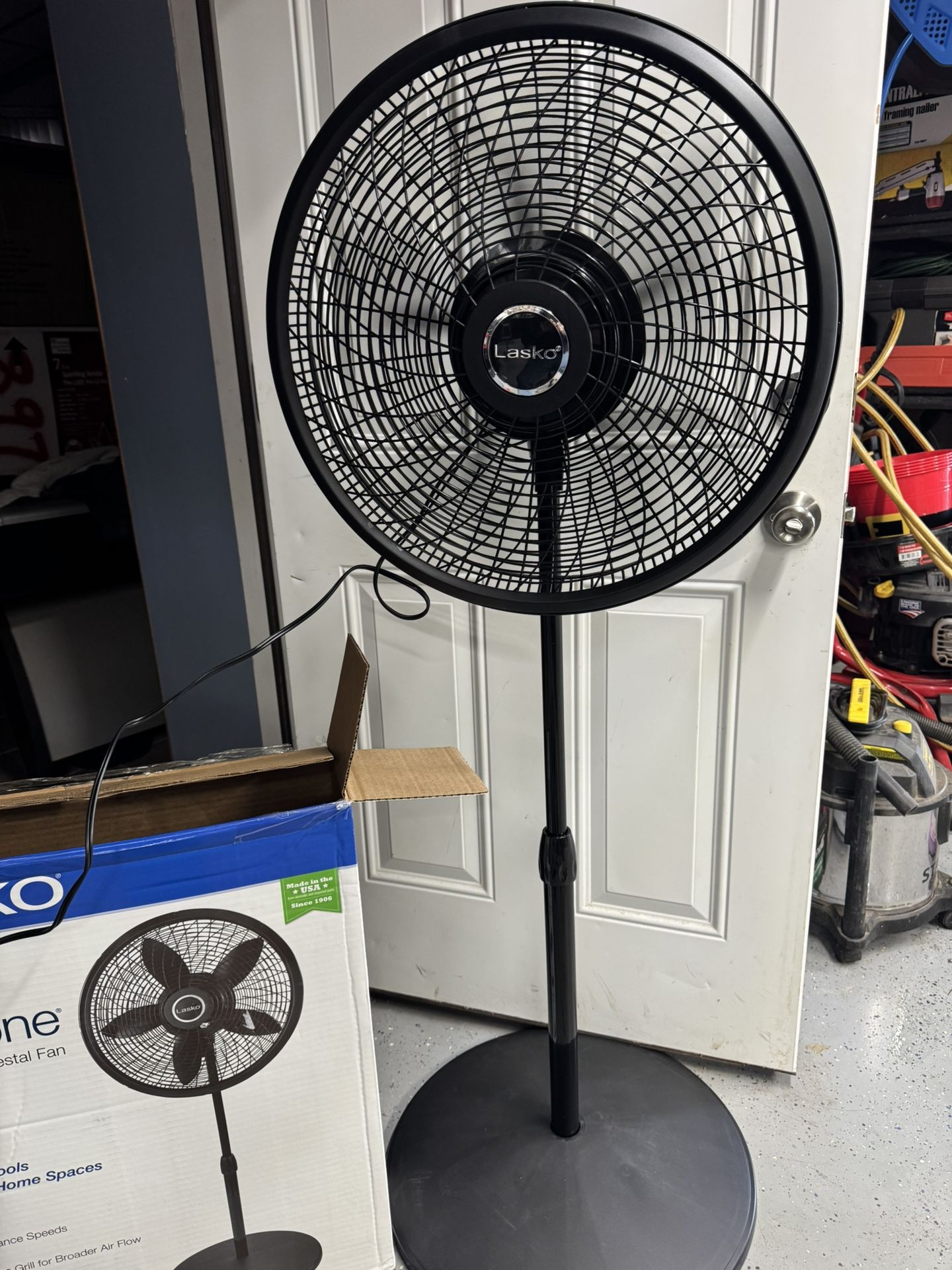 Brand New 18” Lasko Cyclone Pedestal Fan 3 Speeds. Must Pickup