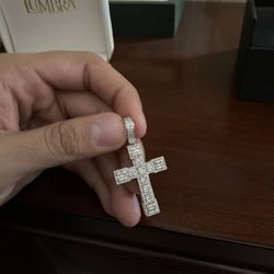 14k White Gold Cross With 1.50 Ct Natural Diamonds