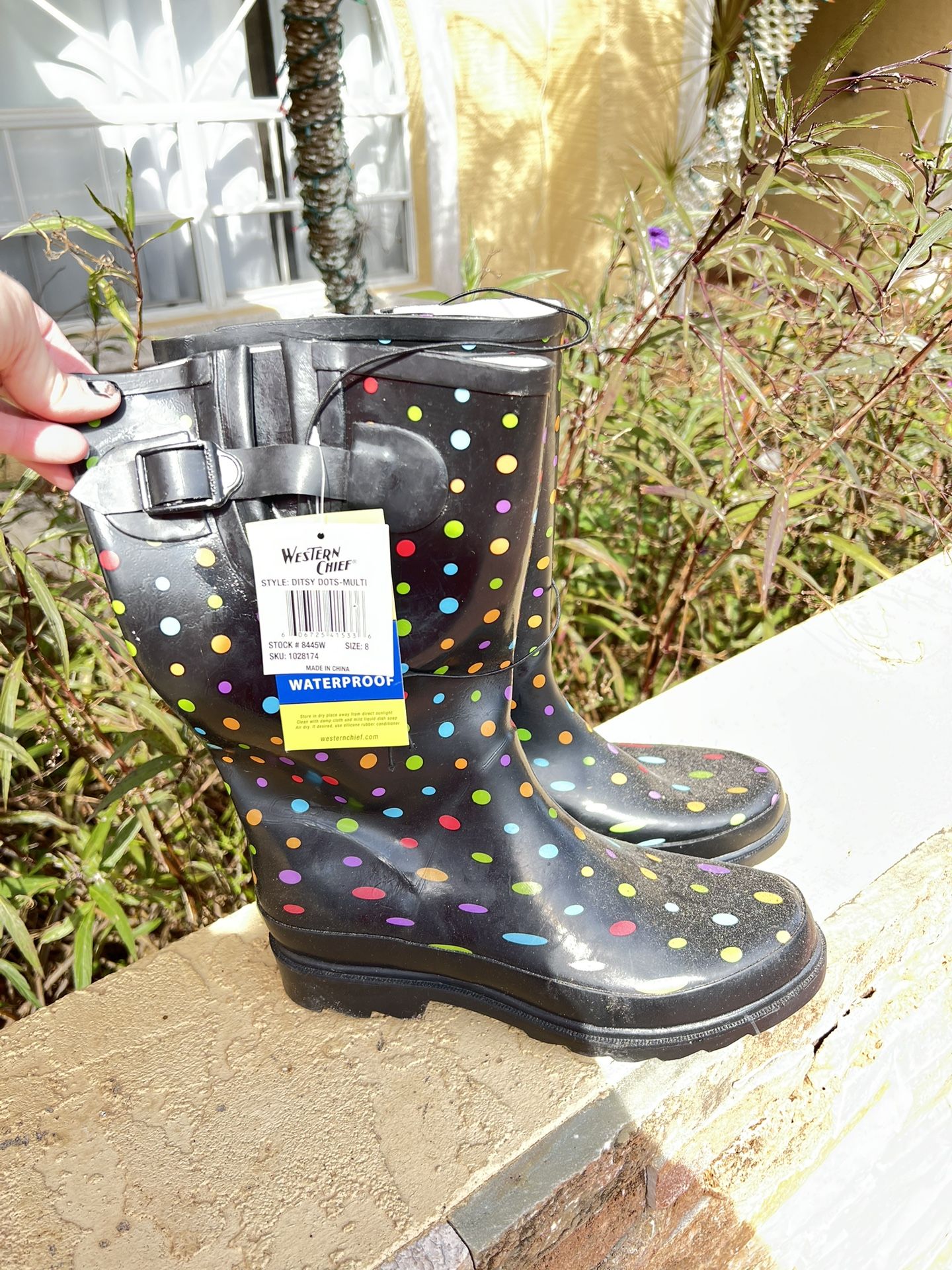 Rain boots NWT Size 8