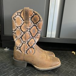 Ariat Cowgirl Boots Size 7.5