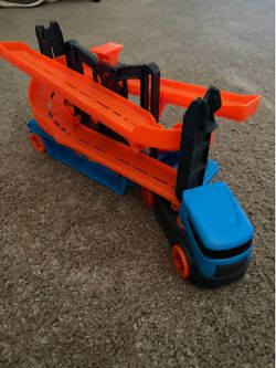 Hot wheels truck/carrier