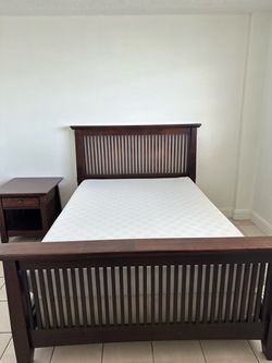 Full size bed