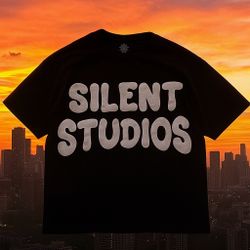 Silent studio Graphic T