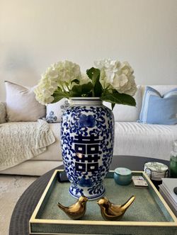 Vintage Chinoiserie Blue & White Vase