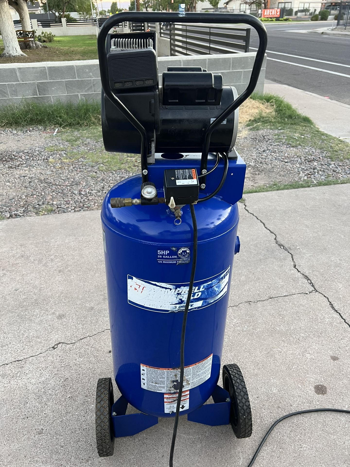 230$. Compressor. CAMPBELL. 5hp. 26Gal.