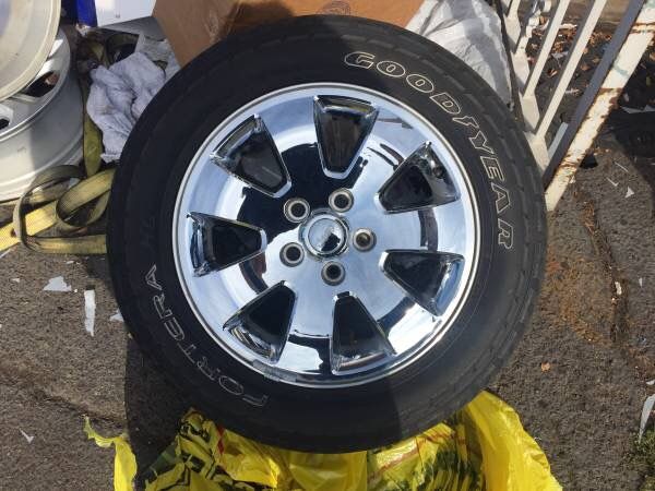 Jeep Grand Cherokee 18" chrome wheels rims set with tires