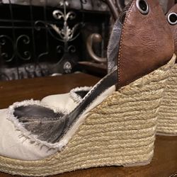 Ladies Guess Frayed Canvas Shoes 5” Heels - size 7.5