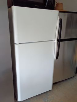 30" top and bottom refrigerator