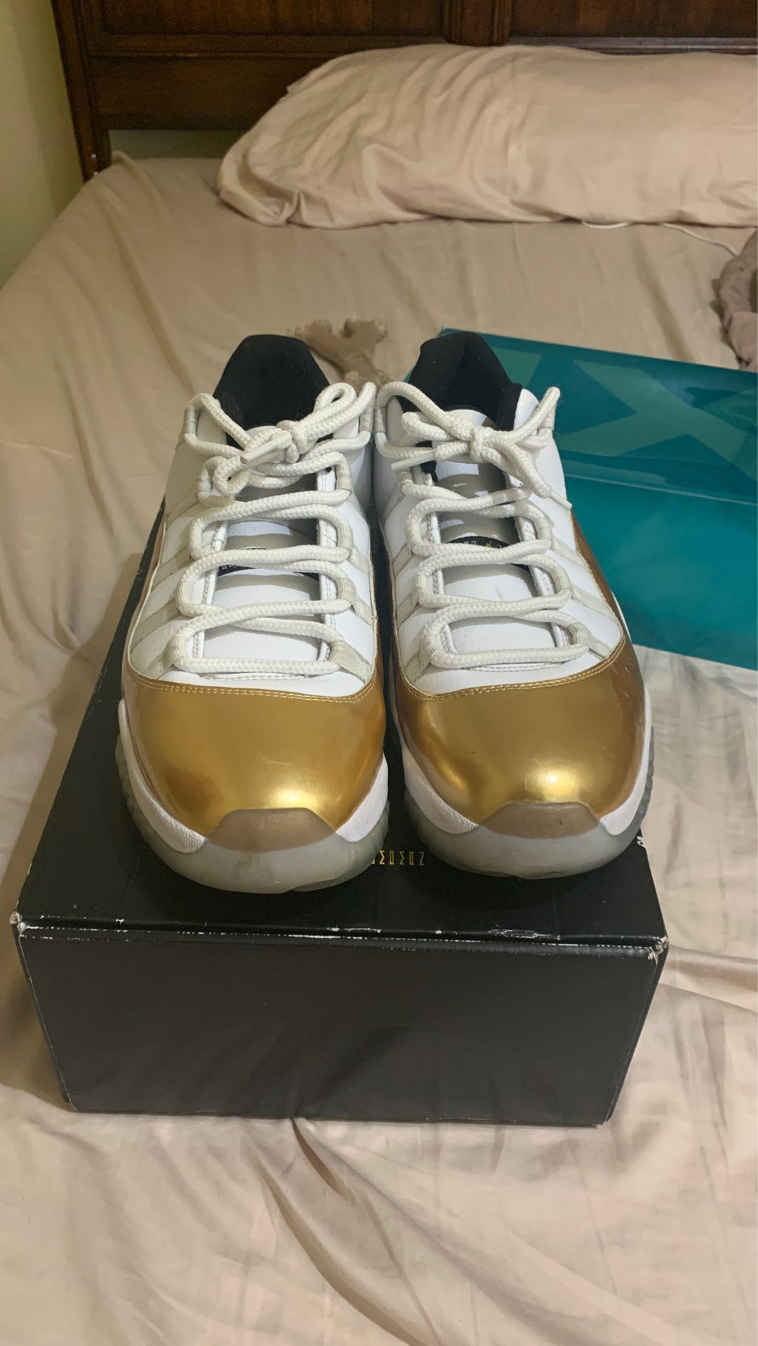 Jordan 11 Low Gold Medal Size 12