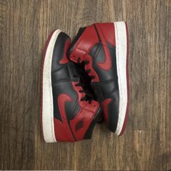 Jordan 1 mid bred kids size 6.5y