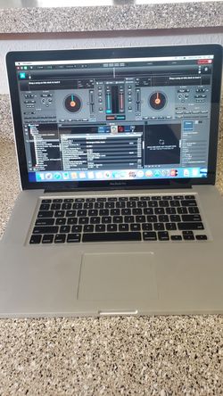 Macbook pro 15" con musica mixes y karaokes vdj infinity