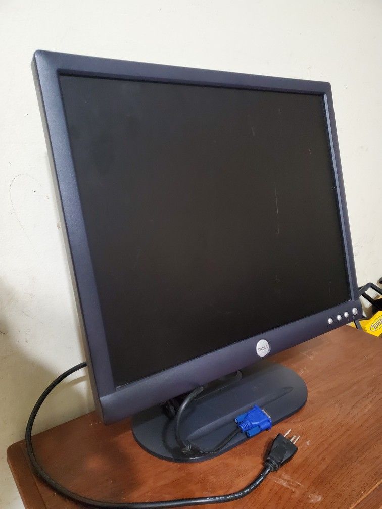 Computer Monitor. Perfectly Working. Connectors included