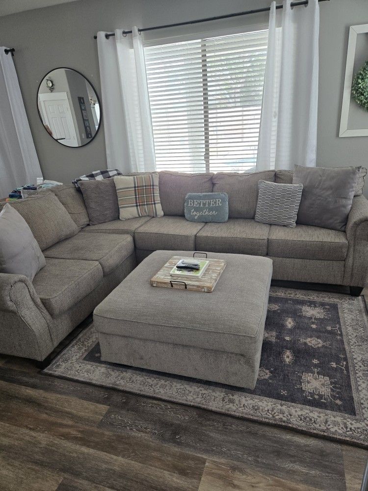 Sectional Couch Good Condition 