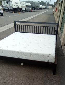 KING BED FRAME WITH MEMORY FOAM MATTRESS