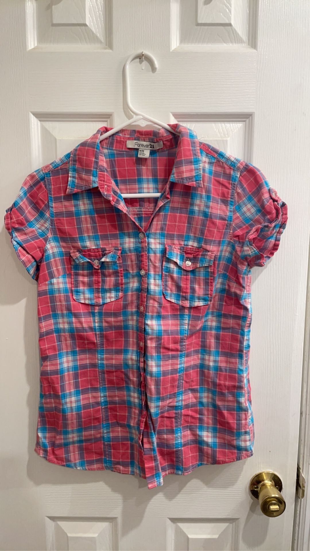 Forever 21 pink and blue plaid short sleeve button-down size Medium