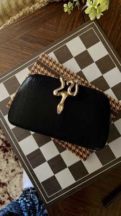 Woman’s Black Soft Satin Elegant Snake Rhinestone Metal snapshot Evening Clutch