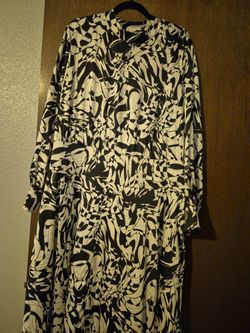 SIZE 1X  ZIPPER ON A SIDE
LONG SLEEVES.
HI, KNICK. WITH BUTTONS. NEW  ORIGINAL PRICE $57.99 