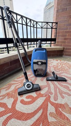 Miele Blizzard CX1Turbo Team PowerLine Vacuum-Immaculate Condition