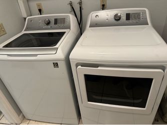 GE High-Efficiency Washer & Gas Dryer Matching Set