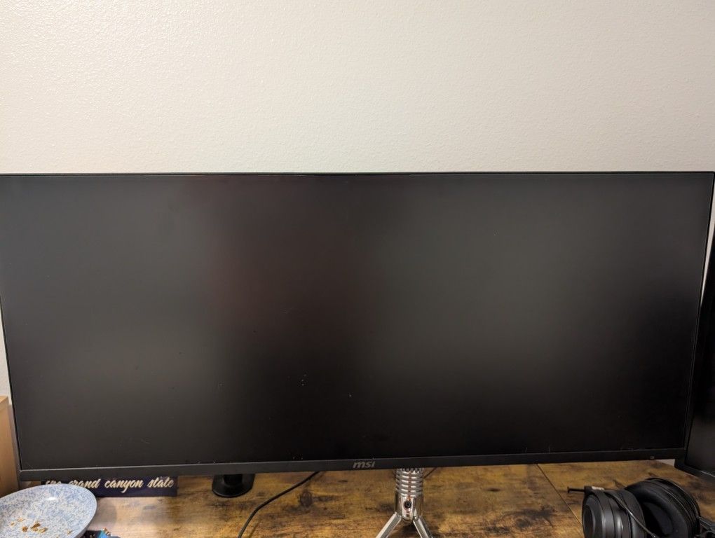 40in Ultrawide Monitor With Monitor Arm